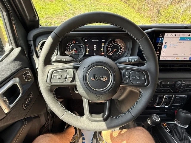 2026 Jeep JT Gladiator - Image 19 of 30