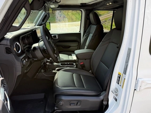 2026 Jeep JT Gladiator - Image 13 of 29