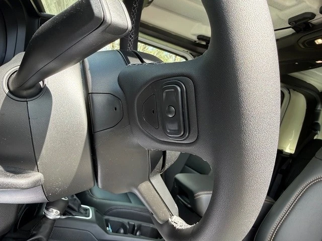 2026 Jeep JT Gladiator - Image 15 of 29