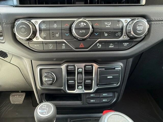 2026 Jeep JT Gladiator - Image 23 of 29