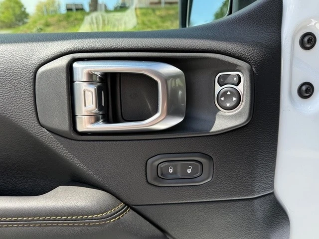 2026 Jeep JT Gladiator - Image 14 of 21