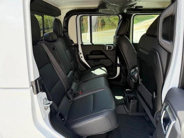 2026 Jeep JT Gladiator - Image 17 of 29