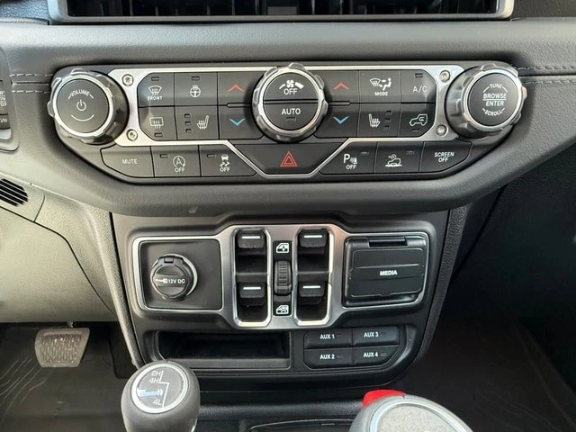 2026 Jeep JT Gladiator - Image 23 of 29