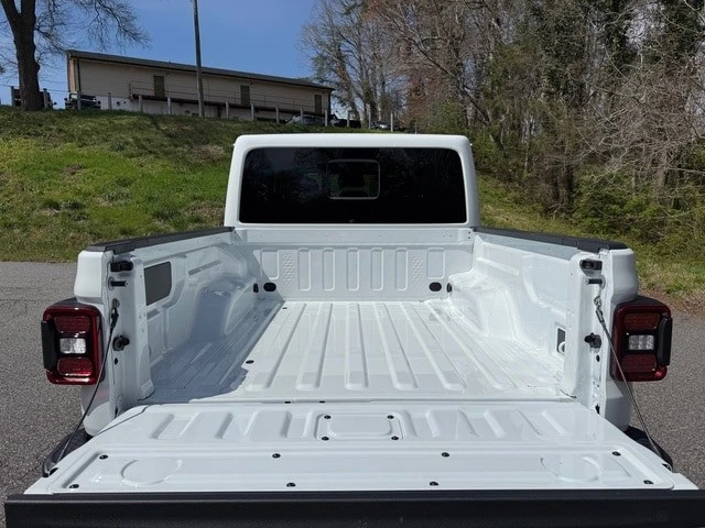 2026 Jeep JT Gladiator - Image 9 of 29