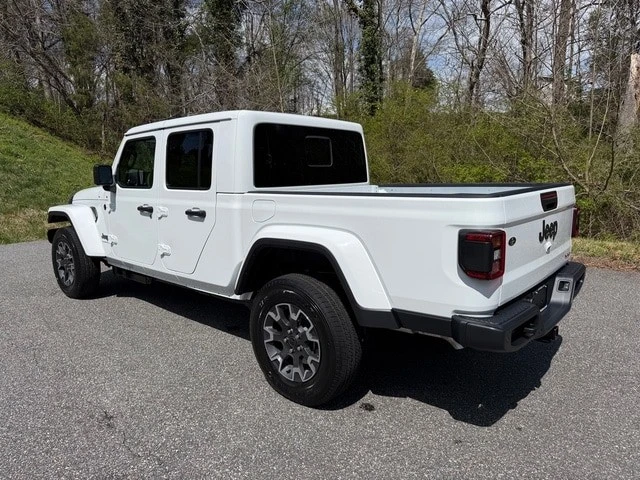 2026 Jeep JT Gladiator - Image 10 of 21