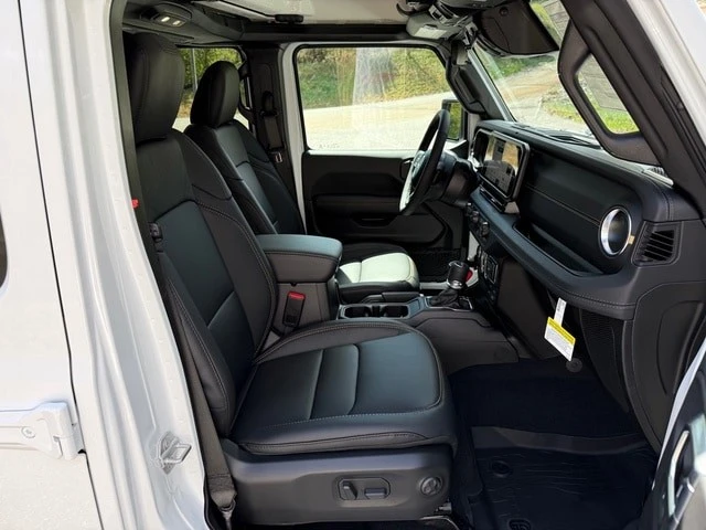 2026 Jeep JT Gladiator - Image 18 of 21