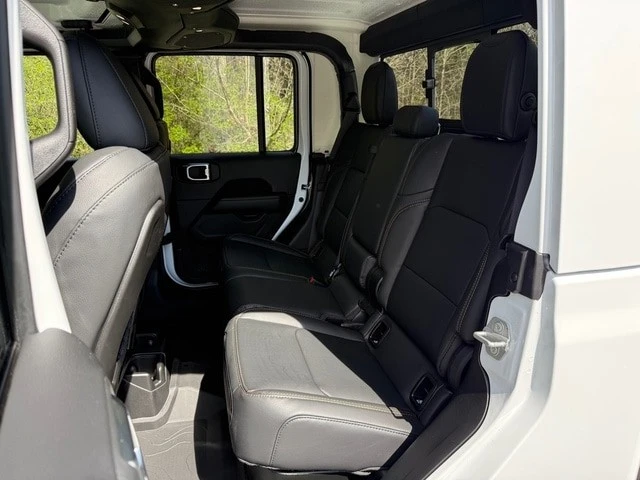 2026 Jeep JT Gladiator - Image 16 of 29