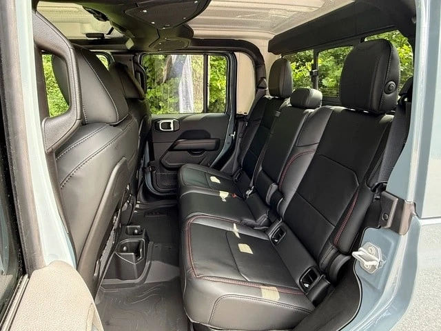 2026 Jeep JT Gladiator - Image 16 of 30