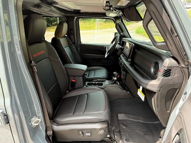 2026 Jeep JT Gladiator - Image 18 of 30