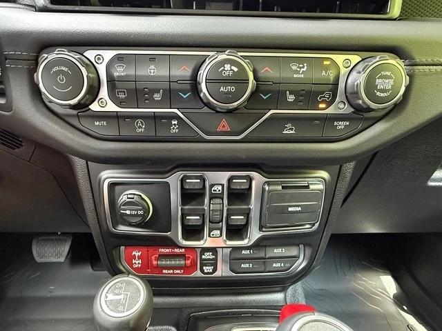 2026 Jeep JT Gladiator - Image 24 of 30
