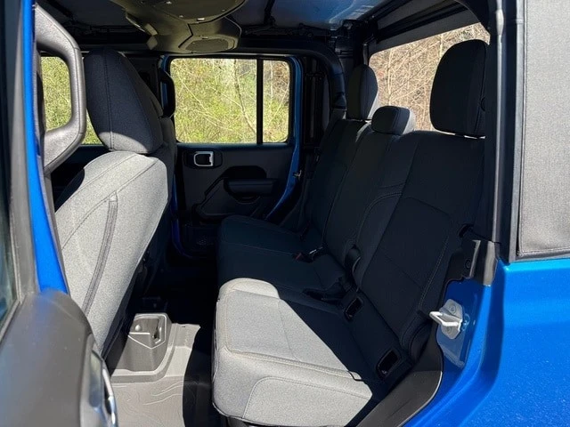 2026 Jeep JT Gladiator - Image 16 of 29