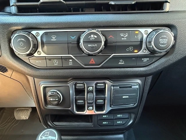 2026 Jeep JT Gladiator - Image 23 of 29