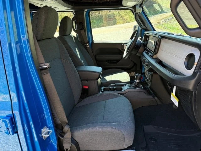 2026 Jeep JT Gladiator - Image 18 of 29
