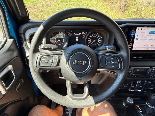 2026 Jeep JT Gladiator - Image 19 of 29