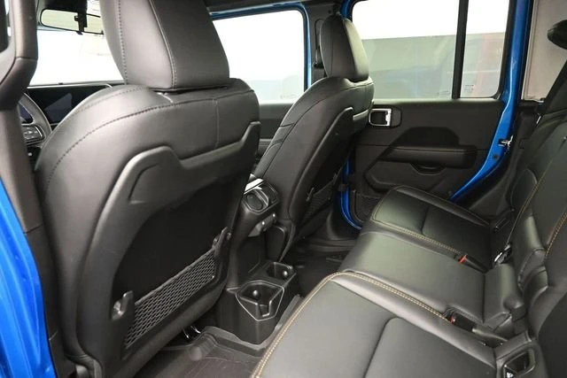 2026 Jeep JT Gladiator - Image 10 of 20