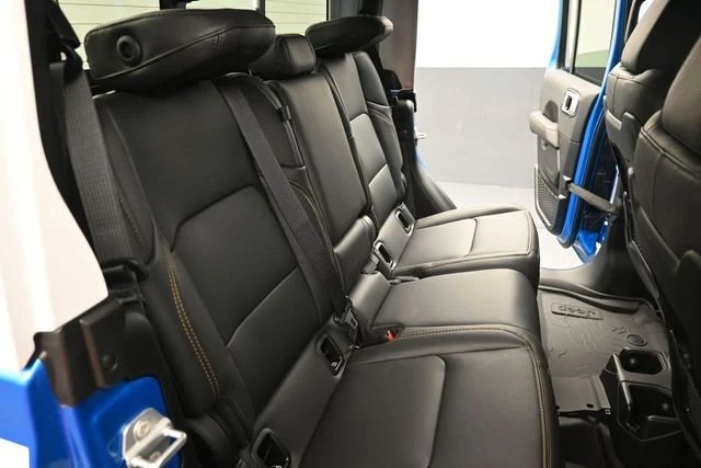 2026 Jeep JT Gladiator - Image 15 of 20
