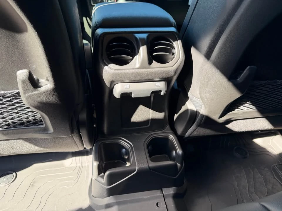 2026 Jeep JT Gladiator - Image 14 of 16