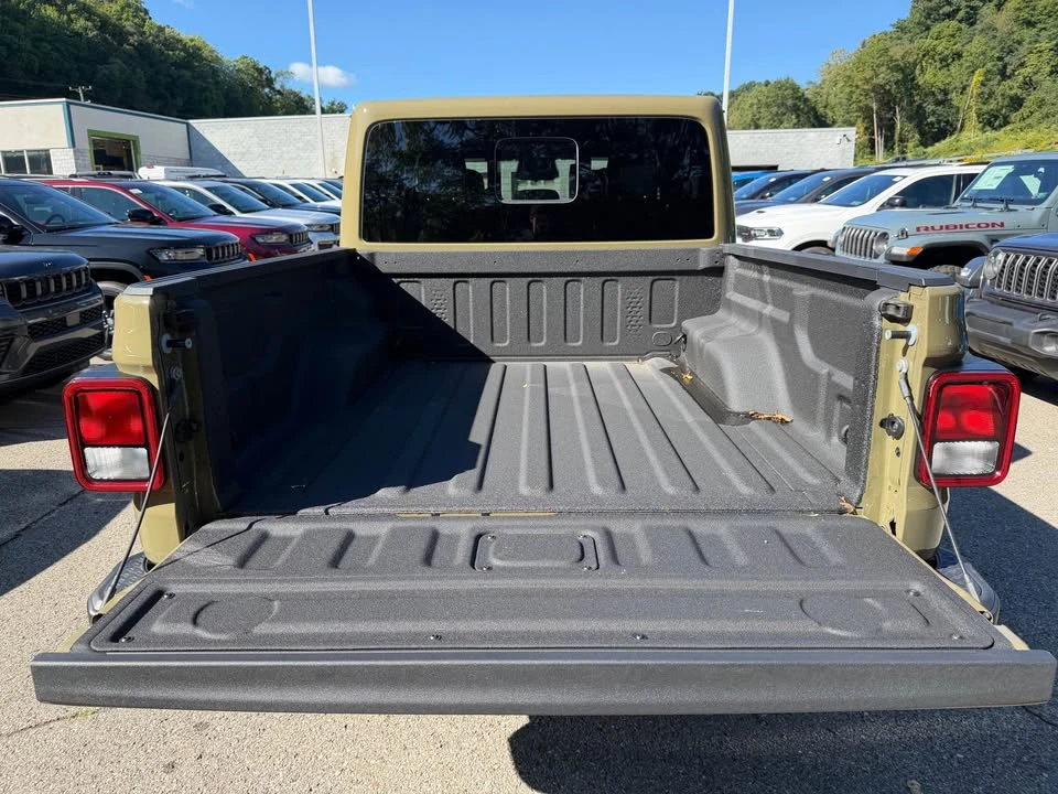 2026 Jeep JT Gladiator - Image 4 of 16