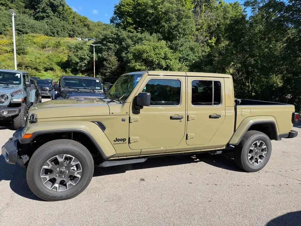 2026 Jeep JT Gladiator - Image 2 of 16