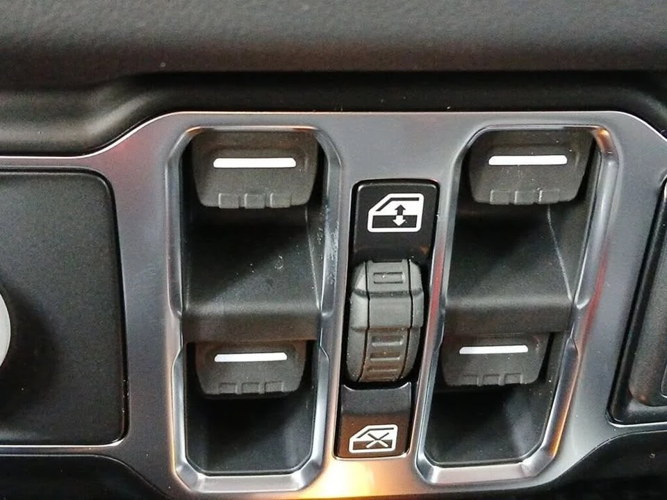 2026 Jeep JT Gladiator - Image 13 of 20