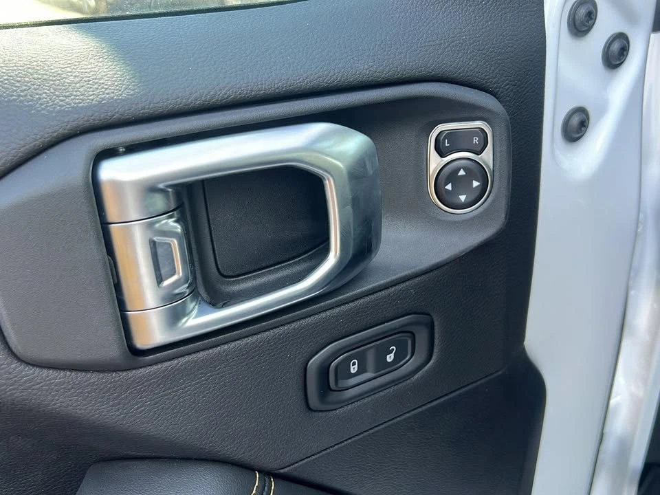 2026 Jeep JT Gladiator - Image 11 of 19