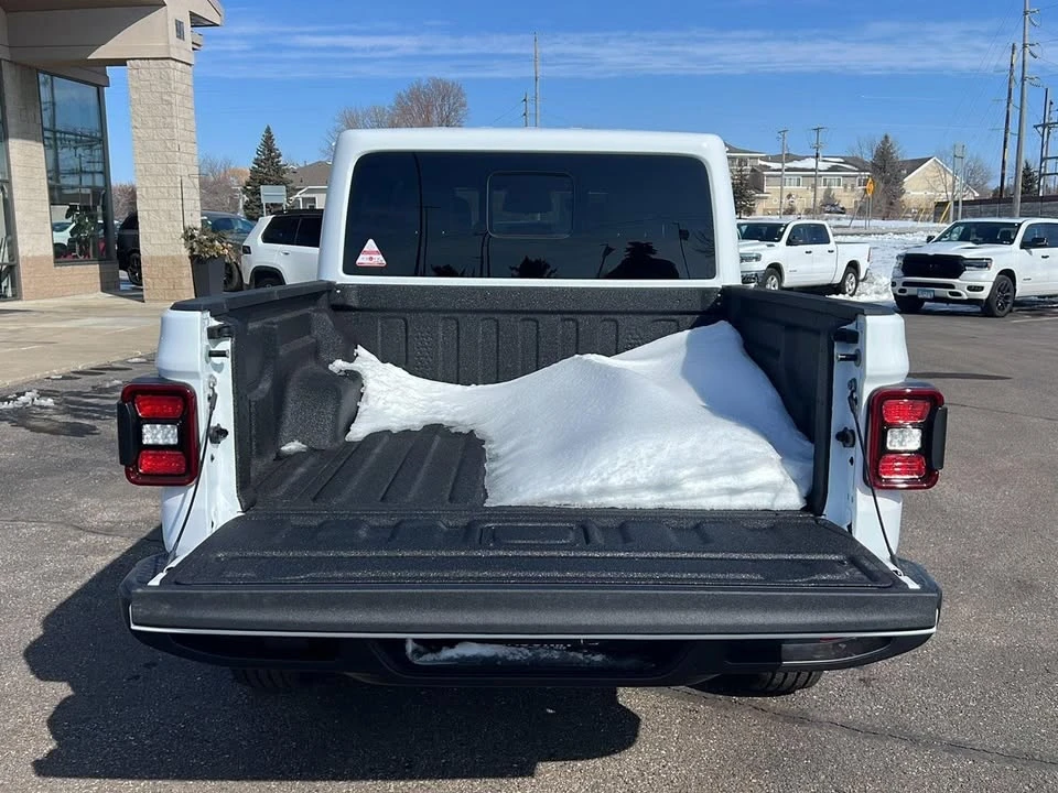 2026 Jeep JT Gladiator - Image 18 of 19