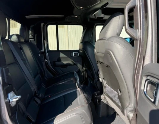 2026 Jeep JT Gladiator - Image 10 of 11