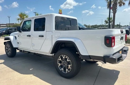 2026 Jeep JT Gladiator - Image 6 of 11