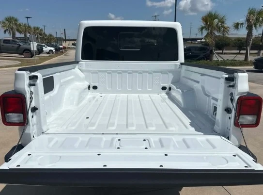 2026 Jeep JT Gladiator - Image 11 of 11