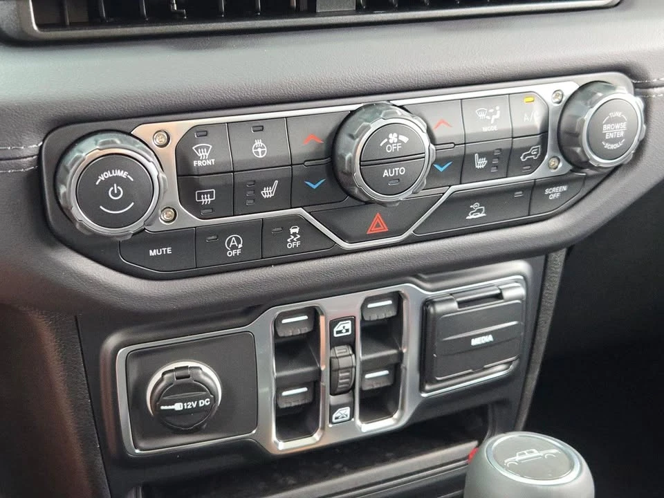 2026 Jeep JT Gladiator - Image 10 of 20