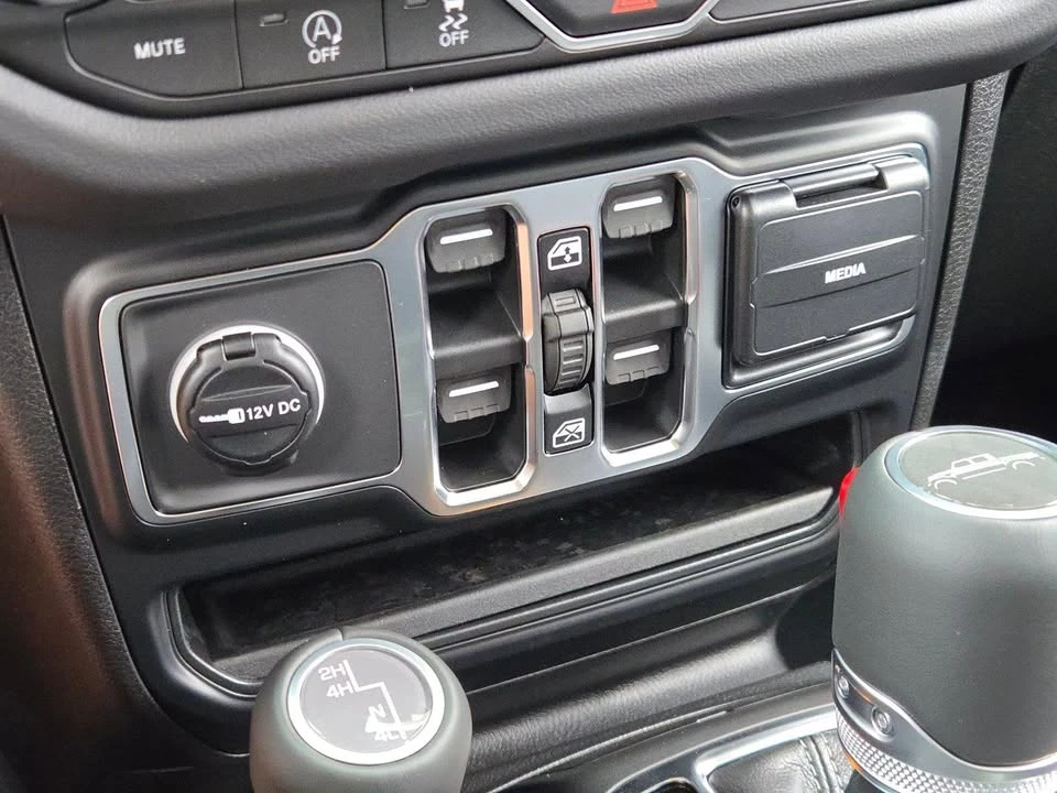 2026 Jeep JT Gladiator - Image 11 of 20