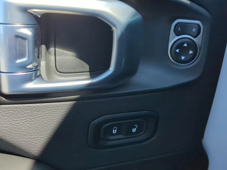 2026 Jeep JT Gladiator - Image 13 of 20