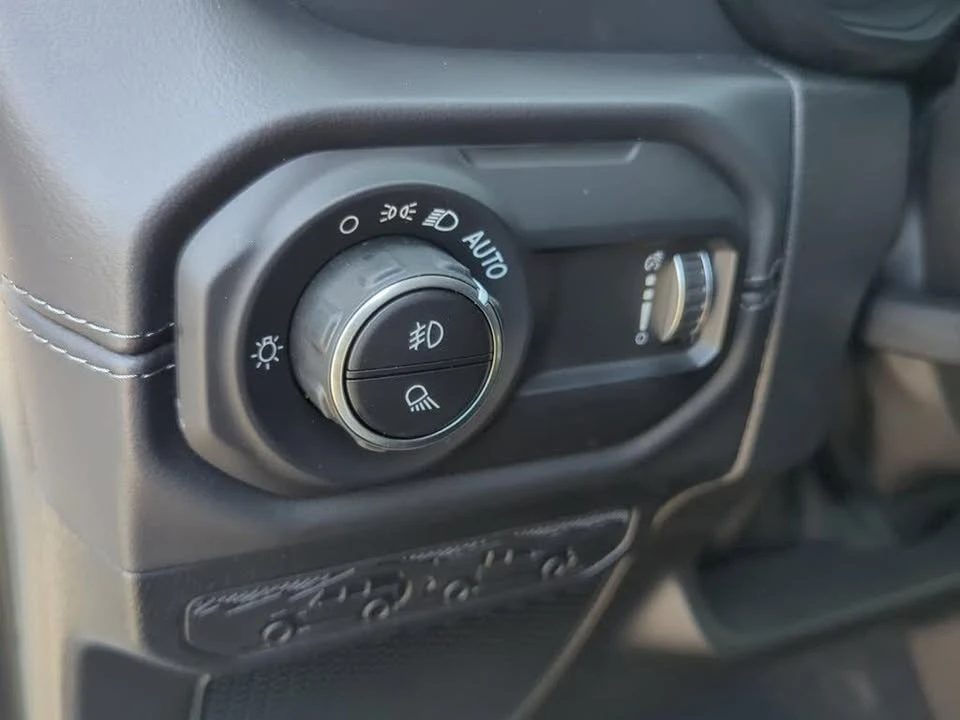 2026 Jeep JT Gladiator - Image 14 of 20
