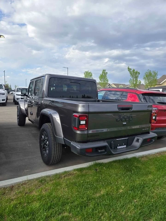 2026 Jeep JT Gladiator - Image 2 of 4