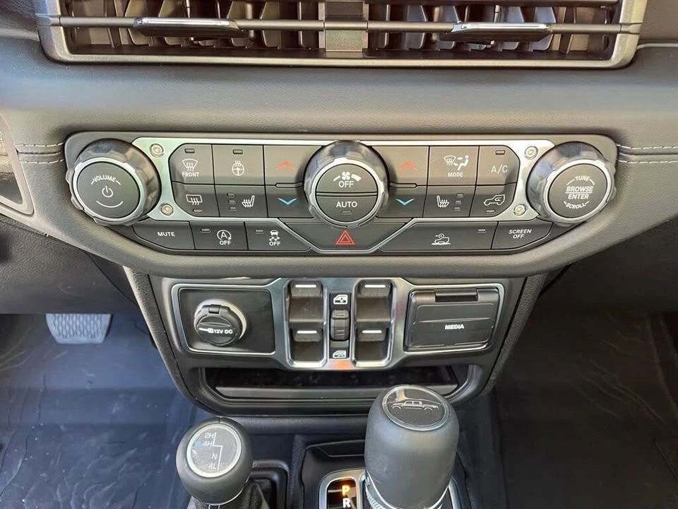 2026 Jeep JT Gladiator - Image 16 of 20