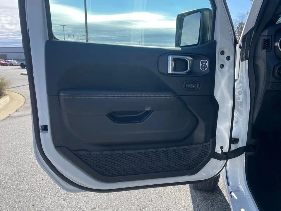 2026 Jeep JT Gladiator - Image 10 of 20