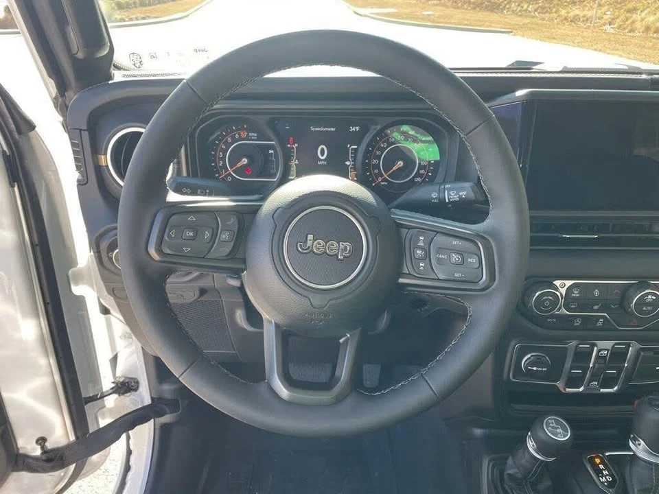 2026 Jeep JT Gladiator - Image 13 of 20
