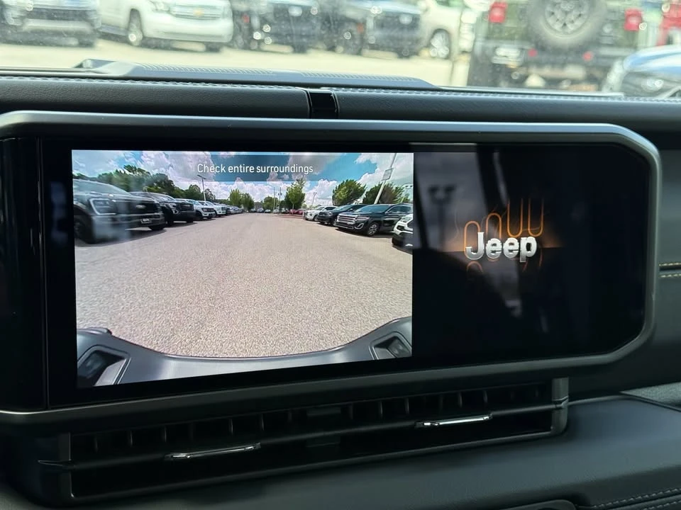 2026 Jeep JT Gladiator - Image 15 of 19