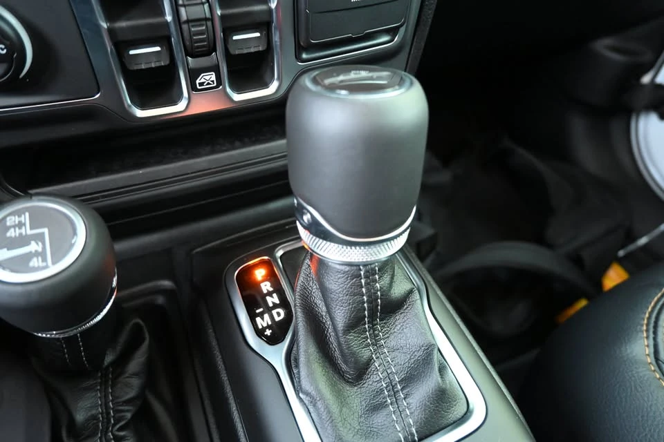 2026 Jeep JT Gladiator - Image 15 of 19