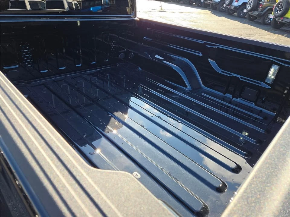 2026 Jeep JT Gladiator - Image 17 of 20