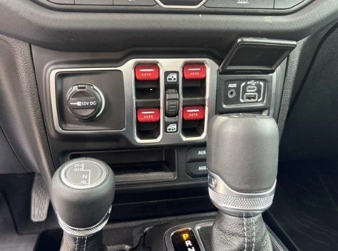 2026 Jeep JT Gladiator - Image 9 of 12