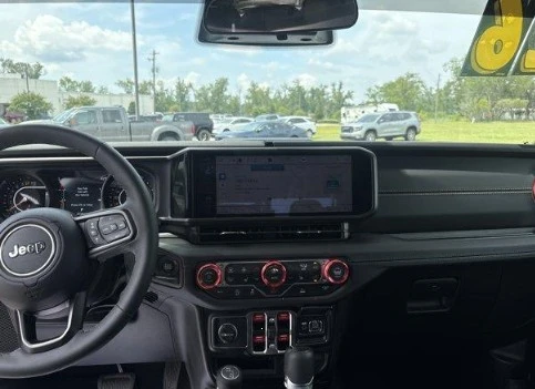 2026 Jeep JT Gladiator - Image 11 of 12
