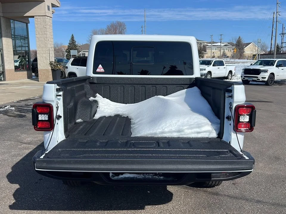 2026 Jeep JT Gladiator - Image 18 of 19