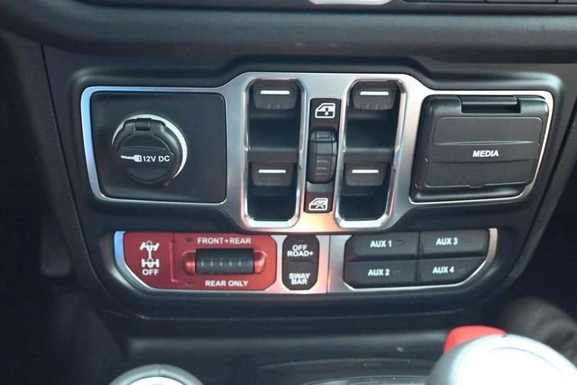 2026 Jeep JT Gladiator - Image 14 of 20
