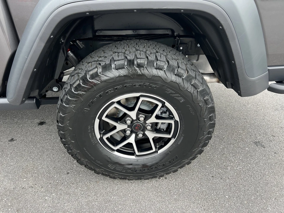 2026 Jeep JT Gladiator - Image 11 of 31