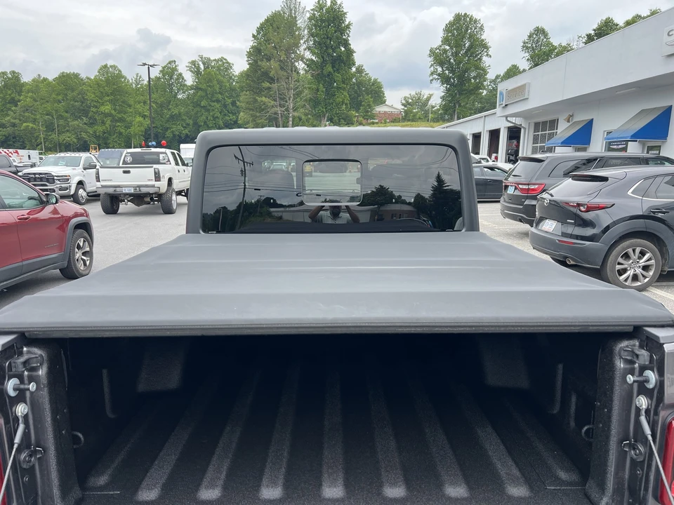 2026 Jeep JT Gladiator - Image 10 of 31