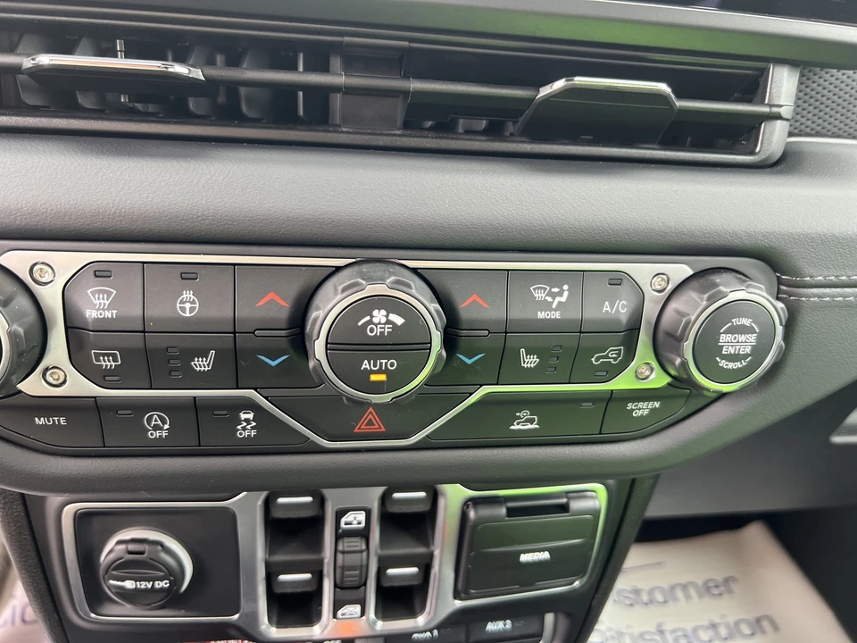 2026 Jeep JT Gladiator - Image 22 of 31
