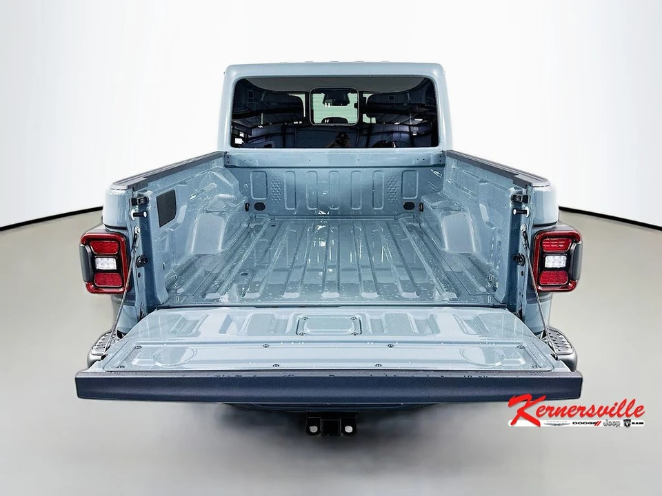 2026 Jeep JT Gladiator - Image 16 of 23