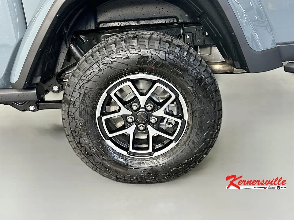 2026 Jeep JT Gladiator - Image 17 of 23