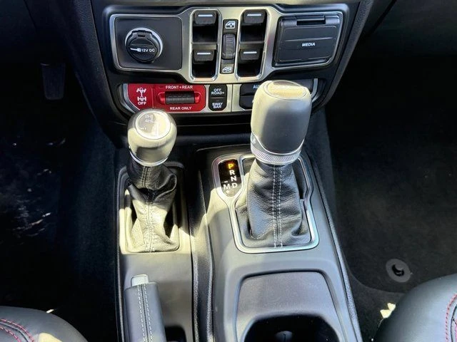 2026 Jeep JT Gladiator - Image 13 of 20